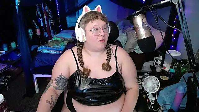 Snapshot of FatVeronica chatting on January 2025 07:21:01 AM FatVeronica online show from January 2025 07:21:01 AM