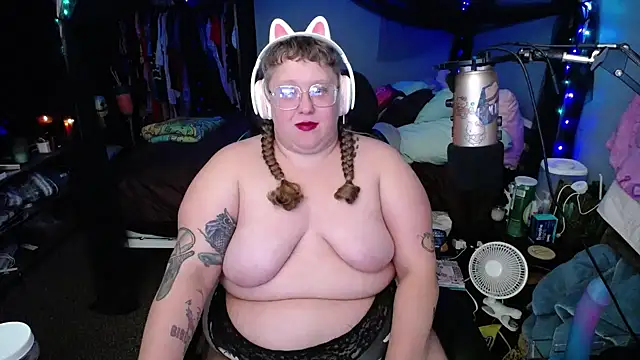 Snapshot of FatVeronica chatting on February 2025 05:40:02 AM FatVeronica online show from February 2025 05:40:02 AM