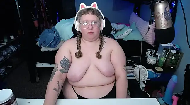 Snapshot of FatVeronica chatting on February 2025 07:02:02 PM FatVeronica online show from February 2025 07:02:02 PM