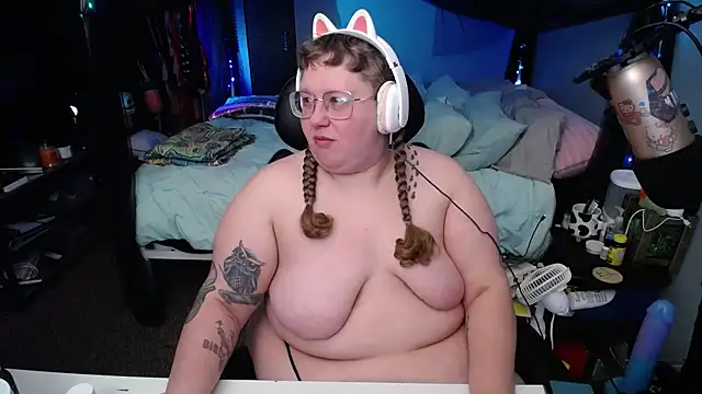 Snapshot of FatVeronica chatting on February 2025 10:27:02 AM FatVeronica online show from February 2025 10:27:02 AM