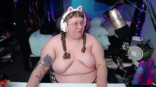 Snapshot of FatVeronica chatting on March 2025 12:26:02 AM FatVeronica online show from March 2025 12:26:02 AM