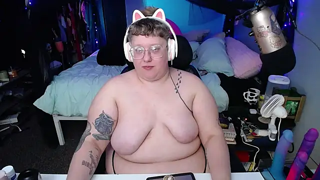 Snapshot of FatVeronica chatting on March 2025 01:37:01 AM FatVeronica online show from March 2025 01:37:01 AM