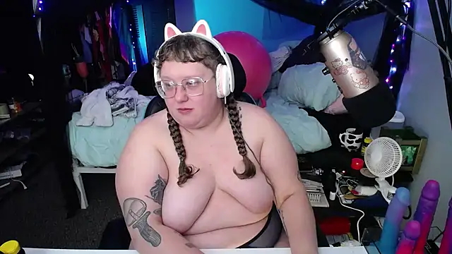 Snapshot of FatVeronica chatting on March 2025 09:02:02 AM FatVeronica online show from March 2025 09:02:02 AM