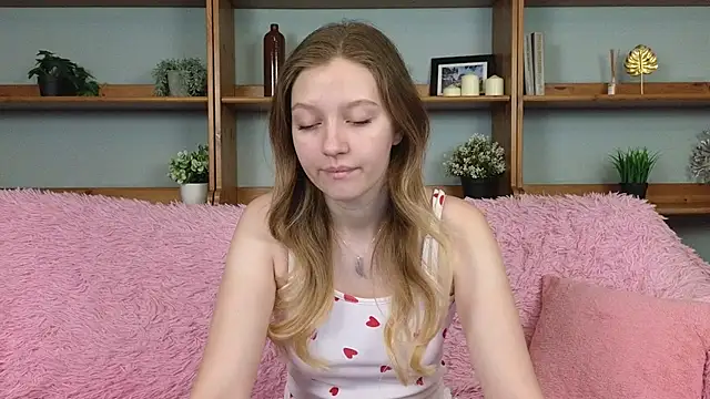 Ksuhesa online show from November 2025 01:04:02 AM