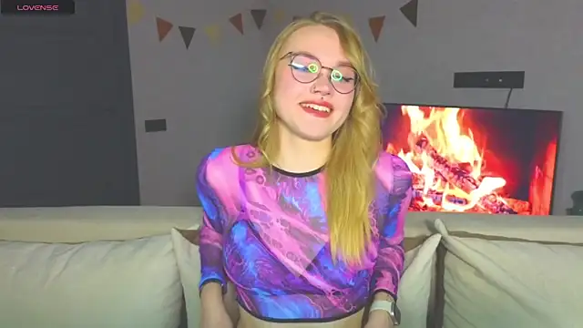 Snapshot of Aurora_Golden1 chatting on December 2024 04:31:01 PM Aurora Golden1 online show from December 2024 04:31:01 PM