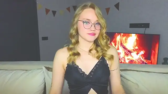 Snapshot of Aurora_Golden1 chatting on December 2024 07:21:01 PM Aurora Golden1 online show from December 2024 07:21:01 PM