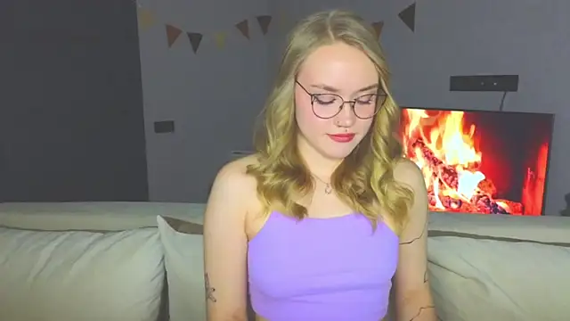 Snapshot of Aurora_Golden1 chatting on December 2024 03:33:02 PM Aurora Golden1 online show from December 2024 03:33:02 PM