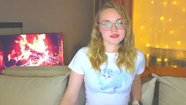 Snapshot of Aurora_Golden1 chatting on December 2024 07:48:02 PM Aurora Golden1 online show from December 2024 07:48:02 PM