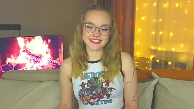 Snapshot of Aurora_Golden1 chatting on December 2024 04:49:01 PM Aurora Golden1 online show from December 2024 04:49:01 PM