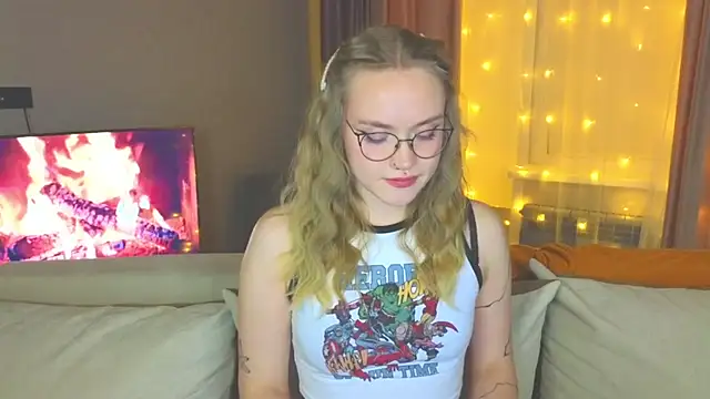 Snapshot of Aurora_Golden1 chatting on December 2024 07:54:02 PM Aurora Golden1 online show from December 2024 07:54:02 PM