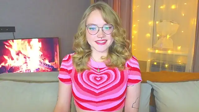 Snapshot of Aurora_Golden1 chatting on December 2024 03:41:02 PM Aurora Golden1 online show from December 2024 03:41:02 PM