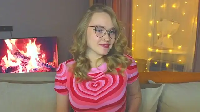 Snapshot of Aurora_Golden1 chatting on December 2024 06:45:01 PM Aurora Golden1 online show from December 2024 06:45:01 PM