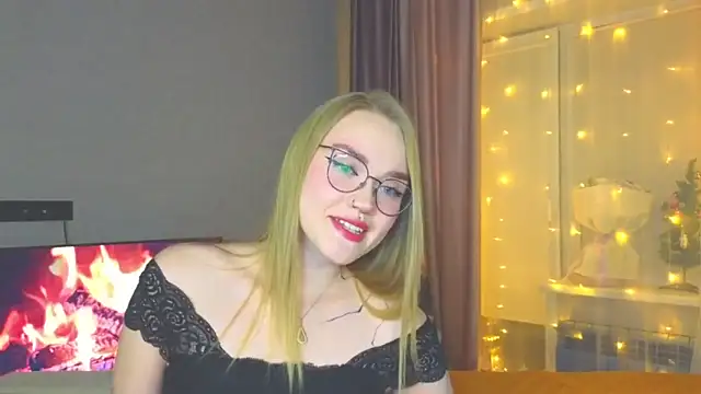 Snapshot of Aurora_Golden1 chatting on December 2024 03:55:01 PM Aurora Golden1 online show from December 2024 03:55:01 PM