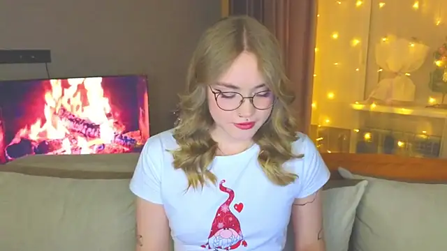 Snapshot of Aurora_Golden1 chatting on December 2024 04:36:02 PM Aurora Golden1 online show from December 2024 04:36:02 PM