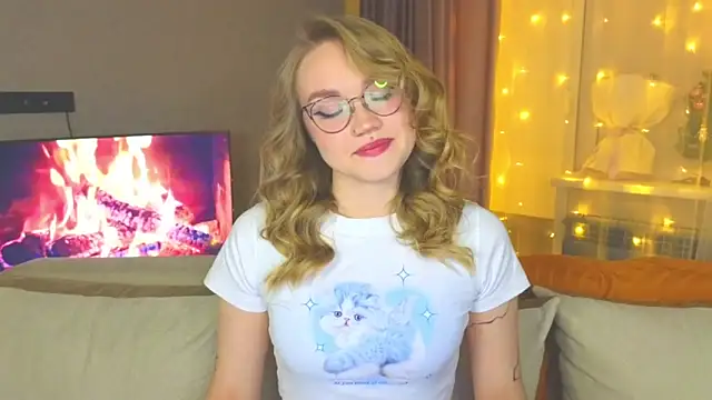 Snapshot of Aurora_Golden1 chatting on December 2024 04:52:01 PM Aurora Golden1 online show from December 2024 04:52:01 PM