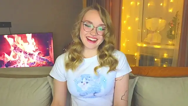 Snapshot of Aurora_Golden1 chatting on December 2024 07:54:01 PM Aurora Golden1 online show from December 2024 07:54:01 PM