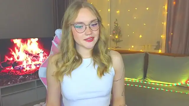 Snapshot of Aurora_Golden1 chatting on January 2025 05:09:02 PM Aurora Golden1 online show from January 2025 05:09:02 PM