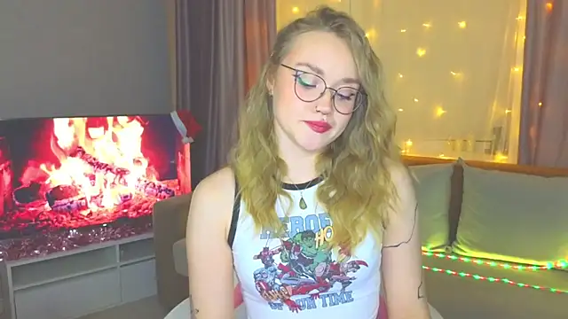 Snapshot of Aurora_Golden1 chatting on January 2025 07:35:01 PM Aurora Golden1 online show from January 2025 07:35:01 PM