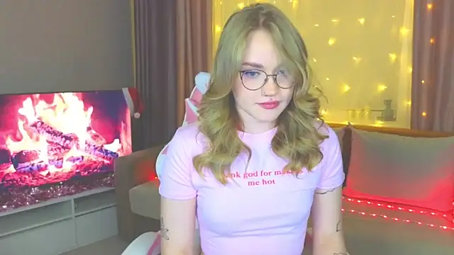 Snapshot of Aurora_Golden1 chatting on January 2025 07:20:02 PM Aurora Golden1 online show from January 2025 07:20:02 PM