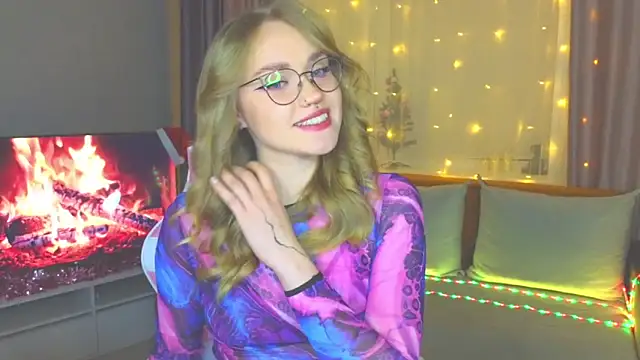 Snapshot of Aurora_Golden1 chatting on January 2025 07:28:02 PM Aurora Golden1 online show from January 2025 07:28:02 PM