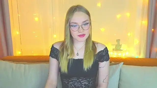 Snapshot of Aurora_Golden1 chatting on January 2025 03:44:01 PM Aurora Golden1 online show from January 2025 03:44:01 PM