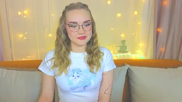 Snapshot of Aurora_Golden1 chatting on February 2025 04:02:01 PM Aurora Golden1 online show from February 2025 04:02:01 PM