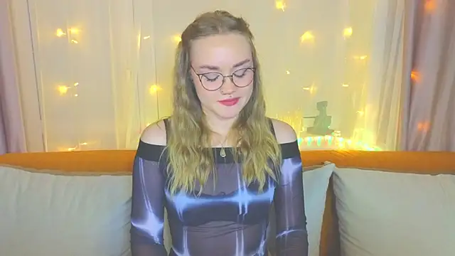 Snapshot of Aurora_Golden1 chatting on February 2025 07:13:01 PM Aurora Golden1 online show from February 2025 07:13:01 PM