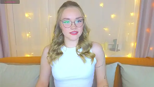 Snapshot of Aurora_Golden1 chatting on February 2025 03:36:02 PM Aurora Golden1 online show from February 2025 03:36:02 PM