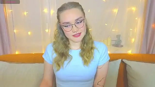 Snapshot of Aurora_Golden1 chatting on February 2025 03:38:01 PM Aurora Golden1 online show from February 2025 03:38:01 PM