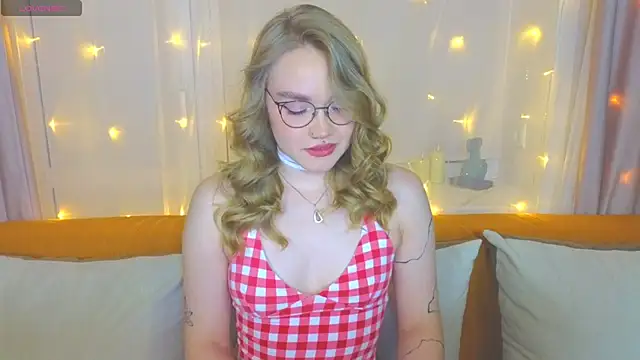 Snapshot of Aurora_Golden1 chatting on March 2025 04:14:01 PM Aurora Golden1 online show from March 2025 04:14:01 PM