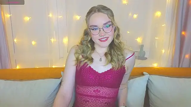 Snapshot of Aurora_Golden1 chatting on March 2025 03:48:02 PM Aurora Golden1 online show from March 2025 03:48:02 PM