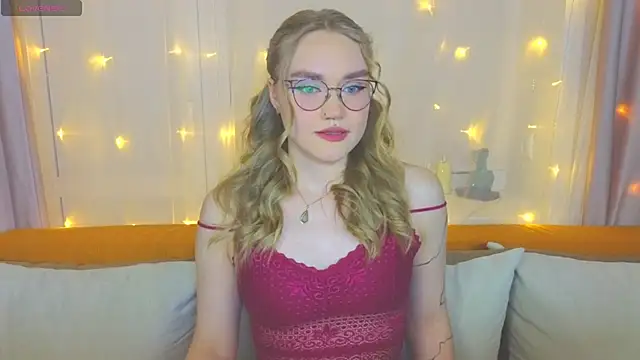 Snapshot of Aurora_Golden1 chatting on March 2025 07:22:01 PM Aurora Golden1 online show from March 2025 07:22:01 PM