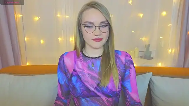 Snapshot of Aurora_Golden1 chatting on March 2025 07:21:02 PM Aurora Golden1 online show from March 2025 07:21:02 PM