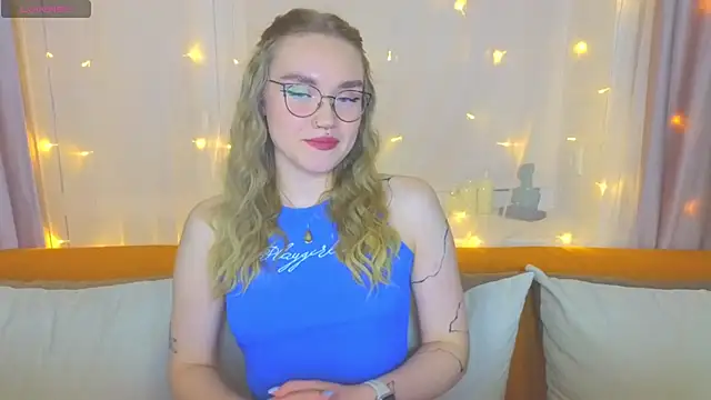 Snapshot of Aurora_Golden1 chatting on March 2025 07:16:02 PM Aurora Golden1 online show from March 2025 07:16:02 PM