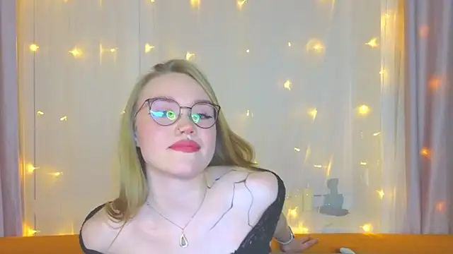 Snapshot of Aurora_Golden1 chatting on March 2025 05:07:01 PM Aurora Golden1 online show from March 2025 05:07:01 PM