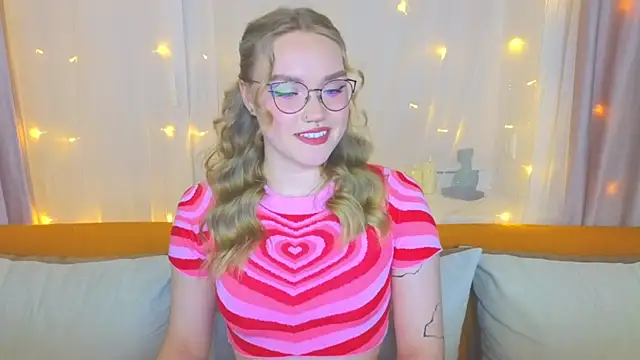 Snapshot of Aurora_Golden1 chatting on March 2025 04:04:02 PM Aurora Golden1 online show from March 2025 04:04:02 PM