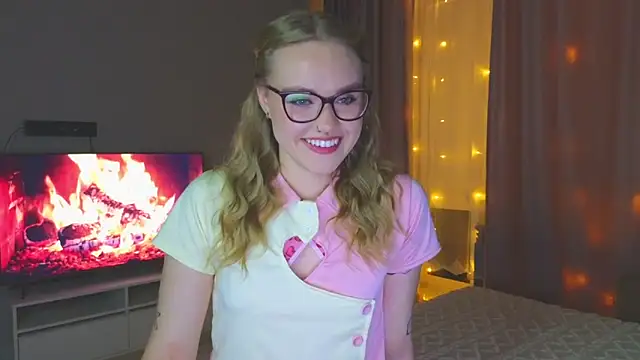 Snapshot of Aurora_Golden1 chatting on October 2025 07:01:02 PM Aurora Golden1 online show from October 2025 07:01:02 PM