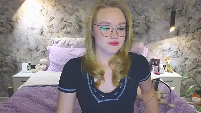 Snapshot of Aurora_Golden1 chatting on October 2025 04:18:01 PM Aurora Golden1 online show from October 2025 04:18:01 PM