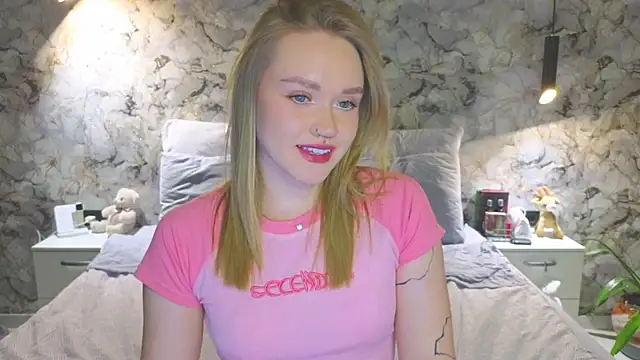 Snapshot of Aurora_Golden1 chatting on November 2025 04:30:02 PM Aurora Golden1 online show from November 2025 04:30:02 PM