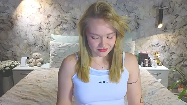 Snapshot of Aurora_Golden1 chatting on November 2025 04:58:02 PM Aurora Golden1 online show from November 2025 04:58:02 PM