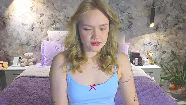 Snapshot of Aurora_Golden1 chatting on November 2025 05:13:02 PM Aurora Golden1 online show from November 2025 05:13:02 PM