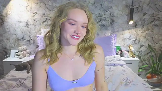 Snapshot of Aurora_Golden1 chatting on November 2025 04:31:02 PM Aurora Golden1 online show from November 2025 04:31:02 PM