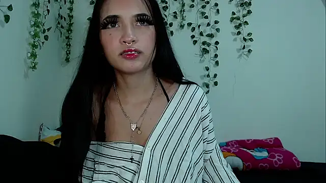Snapshot of laurita_rico chatting on September 2025 04:36:02 AM laurita rico online show from September 2025 04:36:02 AM