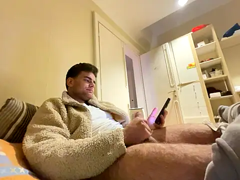 cubalibre02 online show from December 2025 08:29:01 PM