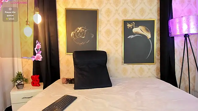 NATALIE PARKERR online show from April 2026 12:50:02 PM