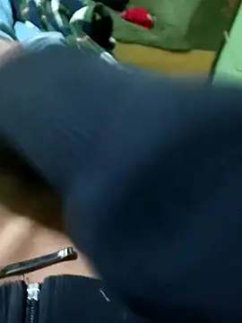 Robertoch online show from November 2025 10:37:01 PM