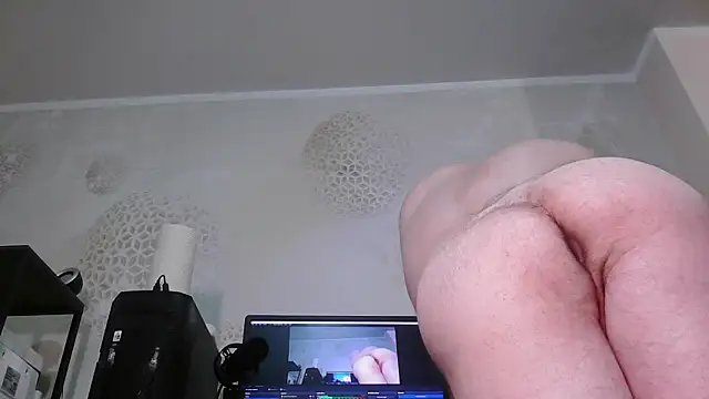 Snapshot of DickStaza chatting on December 2025 01:06:01 PM DickStaza online show from December 2025 01:06:01 PM