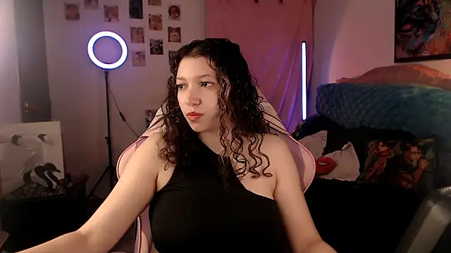 Snapshot of AllyDonfort chatting on April 2026 11:24:01 PM AllyDonfort online show from April 2026 11:24:01 PM