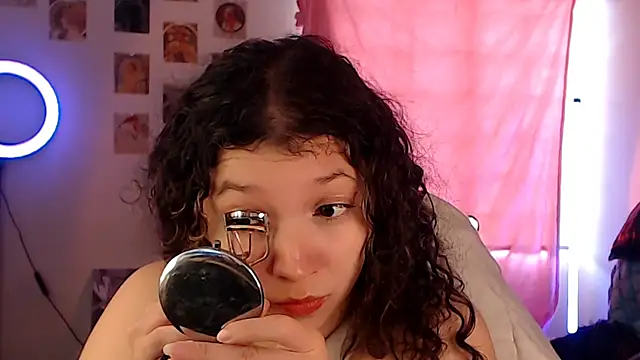 Snapshot of AllyDonfort chatting on April 2026 09:53:02 PM AllyDonfort online show from April 2026 09:53:02 PM