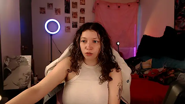 Snapshot of AllyDonfort chatting on May 2026 10:40:02 PM AllyDonfort online show from May 2026 10:40:02 PM